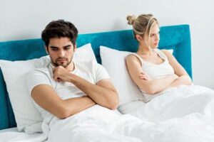 Penyebab suami cepat keluar masih menjadi pertanyaan yang sering diajukan oleh banyak pasangan karena dapat memengaruhi kepuasan seksual serta keharmonisan rumah tangga.