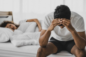Ejakulasi dini adalah kondisi ketika seorang pria mengeluarkan sperma lebih cepat dari yang diinginkan saat berhubungan intim. Akibatnya, hubungan seksual menjadi kurang memuaskan, baik bagi pria maupun pasangannya.