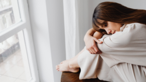 Tanda libido wanita mulai menurun perlu dikenali sejak dini karena gairah seksual merupakan salah satu bagian penting dari kesehatan reproduksi dan kualitas hidup wanita