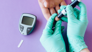 Ilustrasi pria mengalami diabetes dan terdapat gejala sulit ereksi